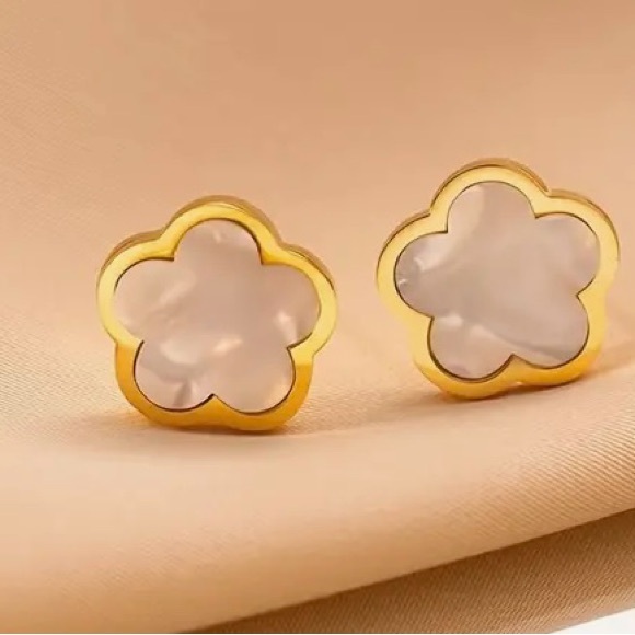 Three Piece White Clover Set ( Stainless Steel Gold Plated) - Picture 6 of 7